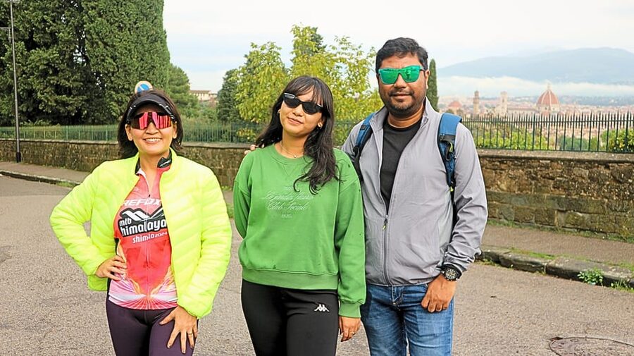 Florence Premium E-Bike Tour + Photo Shoot and Tastings - San Niccolò and Torre della Zecca