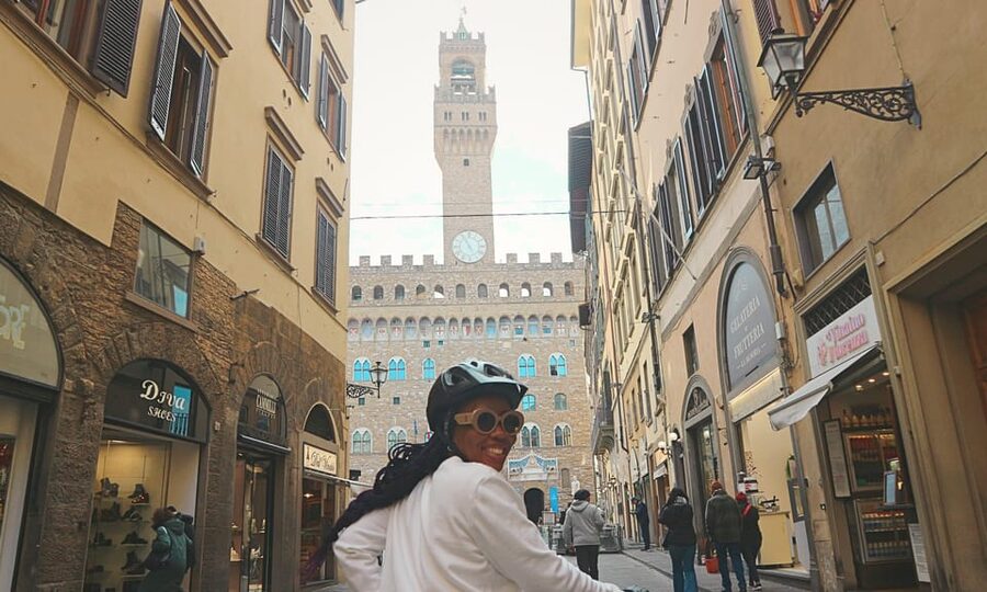 Florence Premium E-Bike Tour + Photo Shoot and Tastings - San Frediano, dessert, and Ognissanti