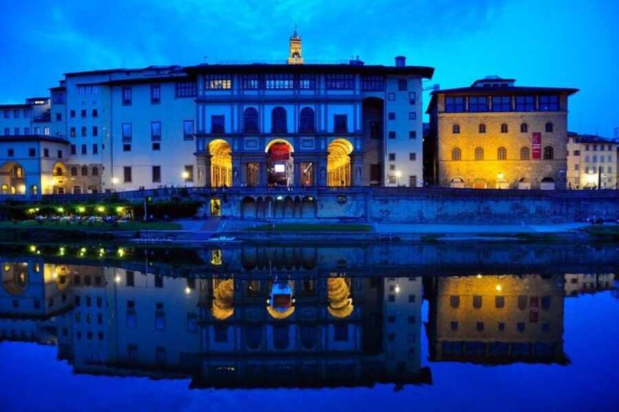 Florence: Private E-Bike Night Tour & Piazzale Michelangelo - Starting on Via de’ Neri and crossing the Arno