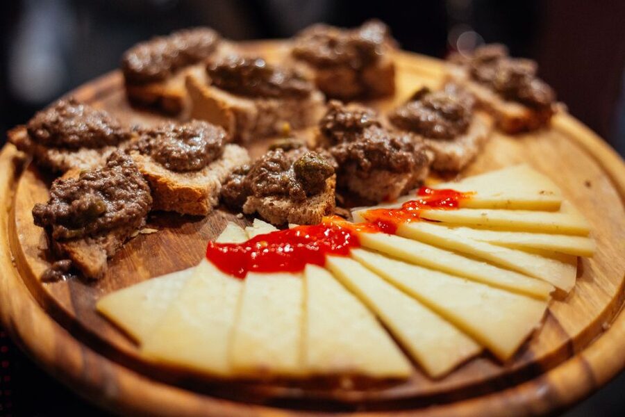 Florence: Private Food Tour – 10 Tastings with Locals - How the guides shape the experience