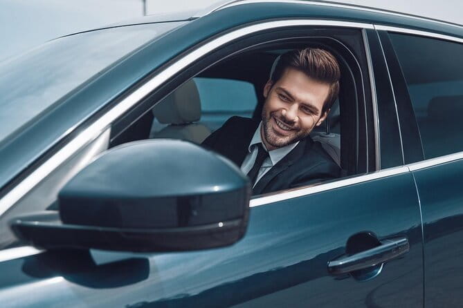 Florence Private Transfer from or to Florence Airport, Train Station and Hotel - Airport arrivals at Florence Airport