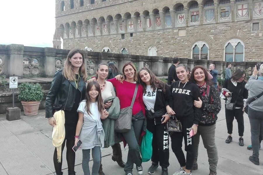 Florence: Private Uffizi Gallery Discovery Tour with Ticket - Private format and guide quality