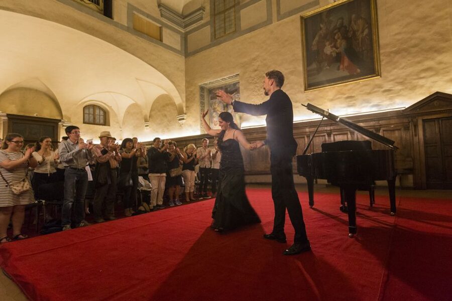 Florence: Santa Monaca Church Italian Opera Concert Ticket - Intermission, wine, and the evening around Santo Spirito