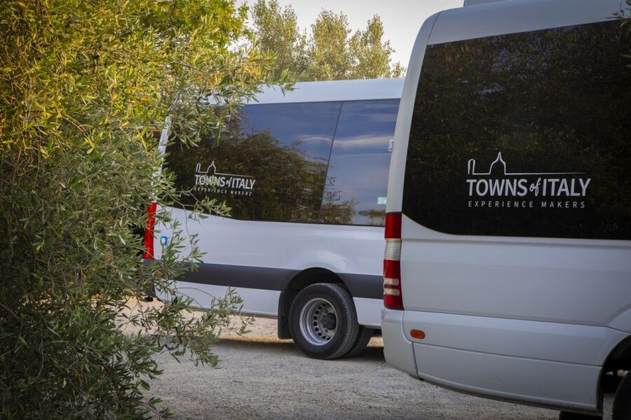 Florence: Siena, San Gimignano and Pisa Group Tour - Lunch and wine in the Chianti hills