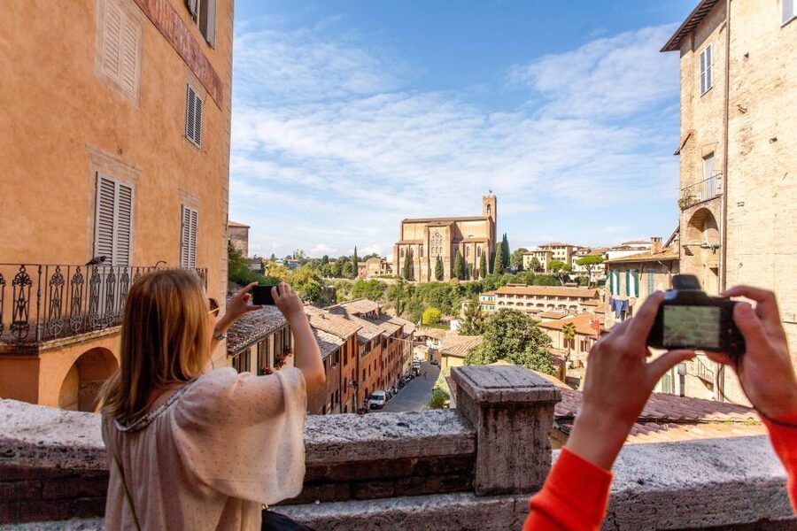 Florence: Siena, San Gimignano & Monteriggioni with Tasting - Guides, Coaches, and the Pace of the Day