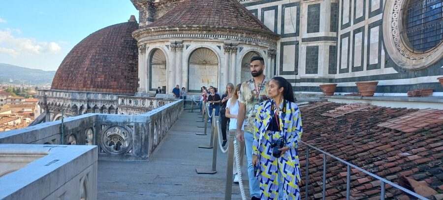 Florence: Skip-the-Line Duomo Guided Tour and Rooftop Dome - The hidden-feeling terrace and the route upward