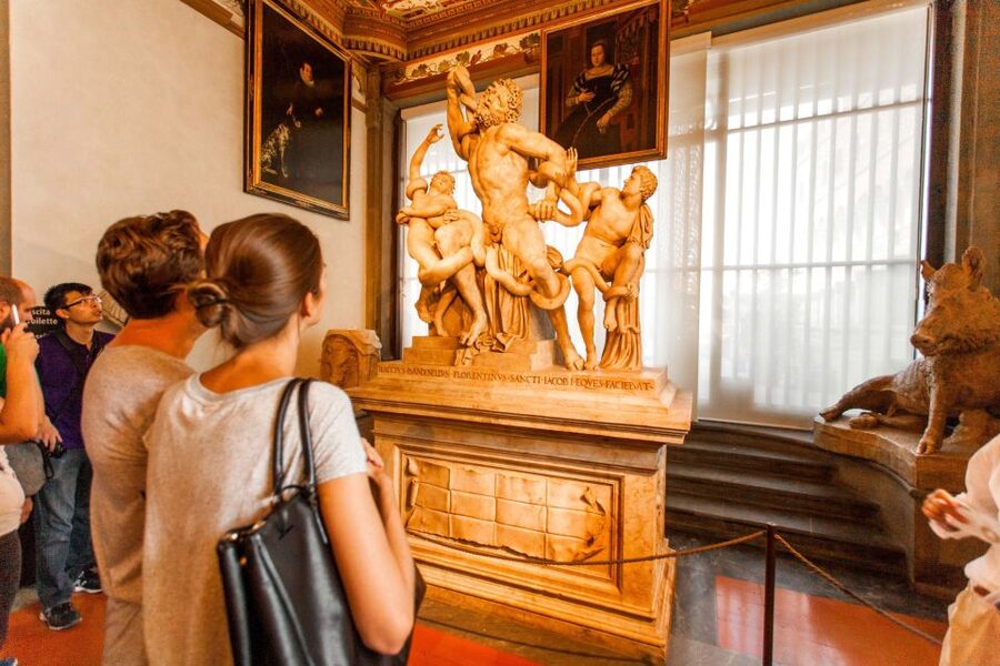 Florence: Skip-the-Line Uffizi Gallery Small Group Tour - Inside Vasari’s 16th-century gallery