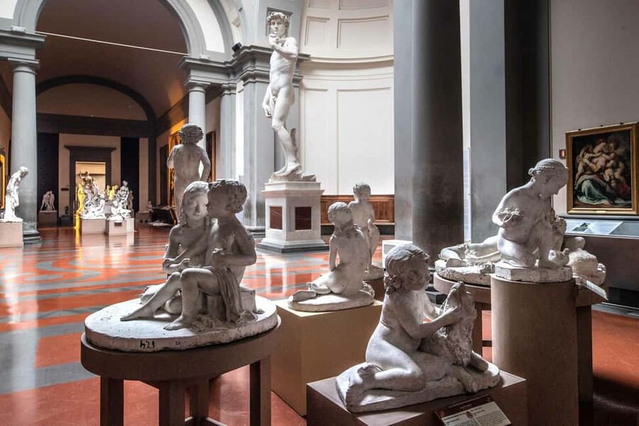 Florence: Small-Group Walking Tour with David and Duomo - The Uffizi courtyard and Florence’s art story