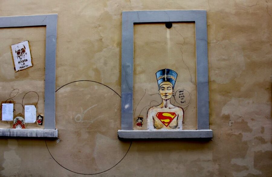 Florence: Street Art Tour - Ponte Vecchio with a different point of view
