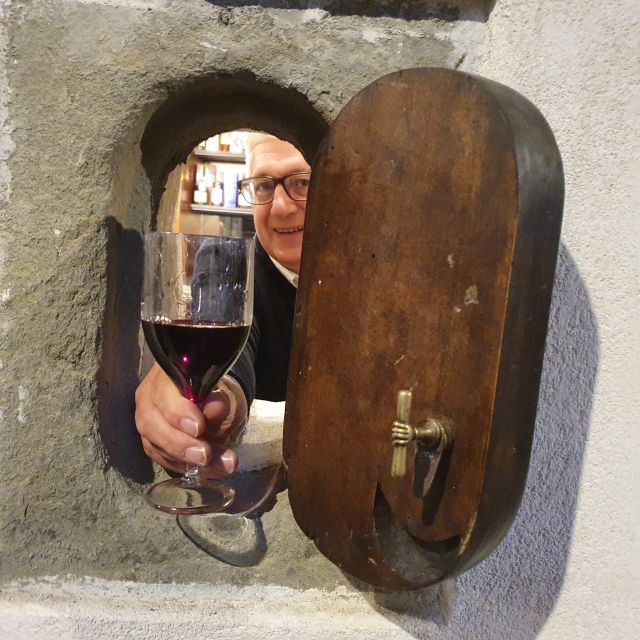 Florence: Sunset Sightseeing Tour and Wine Tasting - Crossing into Oltrarno and following the Vasari Corridor