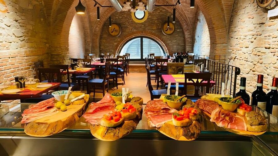 Florence: Taste of Tuscany Wine and Local Food Tour - Choosing three or six wines