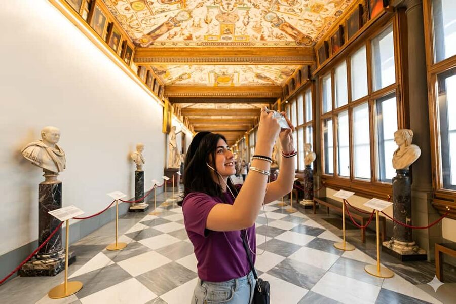 Florence: Timed Entry to Uffizi with Optional Audio Guide - Finding the Crown Tours meeting point