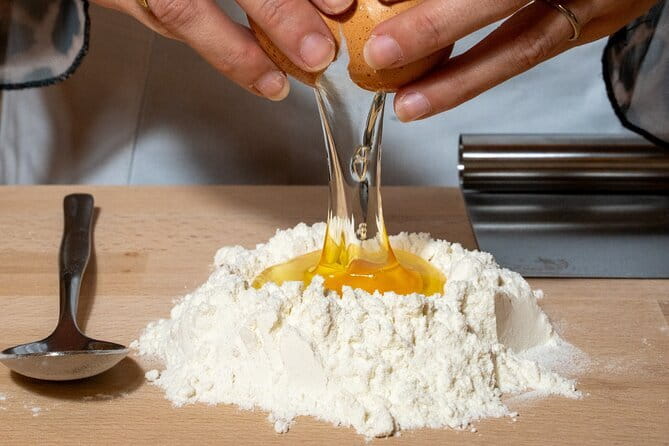 Florence: Tiramisu & Pasta Cooking Class with Unlimited Wine - Making pasta dough by hand