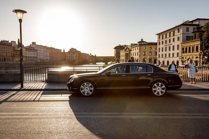 Florence to Pisa Airport Private Transfer - Choosing between a sedan and a minivan