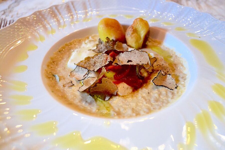 Florence: Truffle Hunting, Lunch, and Wine Tasting Tour - A Family-Owned Lunch With Truffle Appetizers