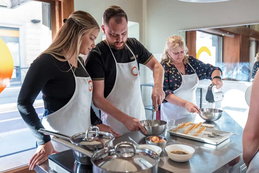 Florence: Tuscan Cooking Course with Dinner - Meeting your chef near Via Cavour