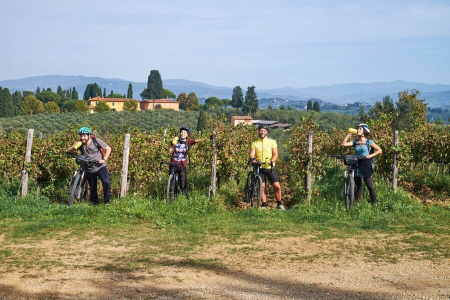 Florence: Tuscany Countryside Guided E-Bike Tour with Lunch - Guide Style and Group Size