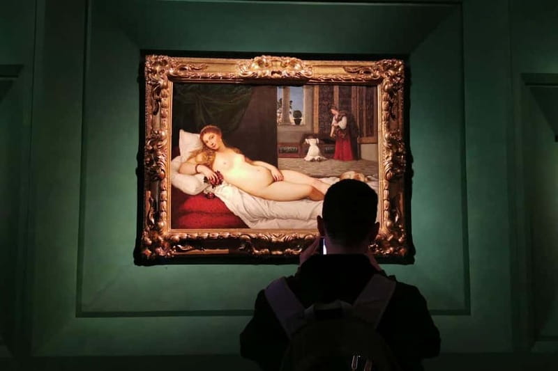 Florence: Uffizi and Vasari Corridor Timed Ticket & AudioApp - Walking the restored passage at its fixed time