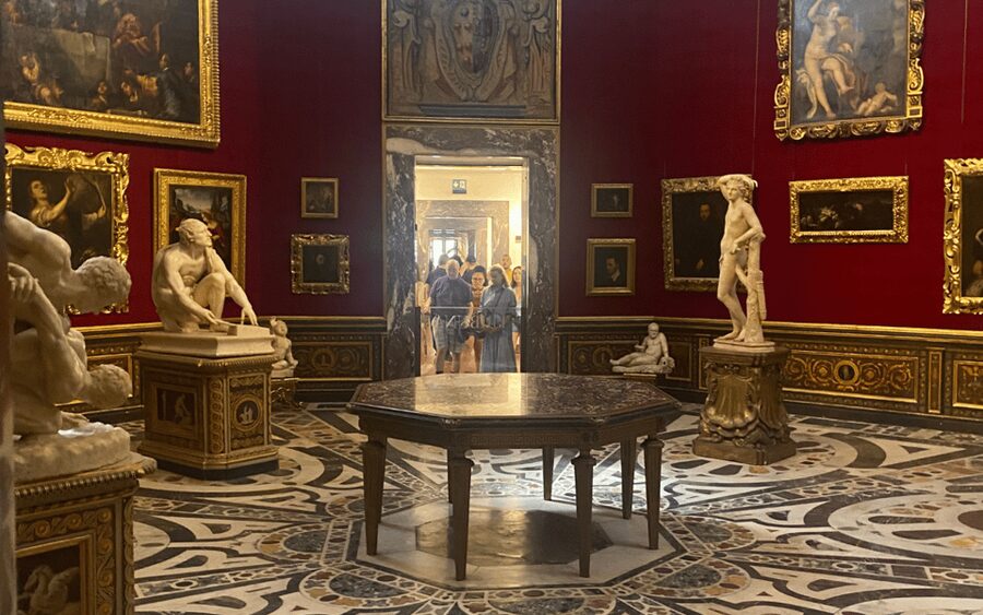 Florence: Uffizi Gallery and Vasari Corridor Private Tour - Entering the Medici Passage