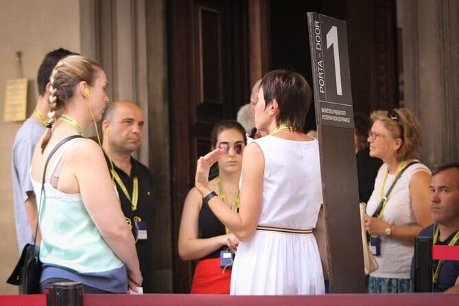 Florence: Uffizi Gallery Audio Guided Tour led by Tour Leader - Leonardo’s mystery and Michelangelo’s family panel