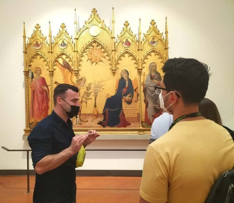 Florence: Uffizi Gallery Guided Tour, Skip-the-Line Tickets - Entering the Uffizi with skip-the-line access