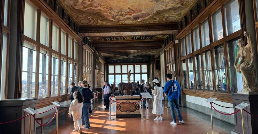 Florence: Uffizi Gallery Priority Access & Small Group Tour - Raphael and the wider Uffizi collection