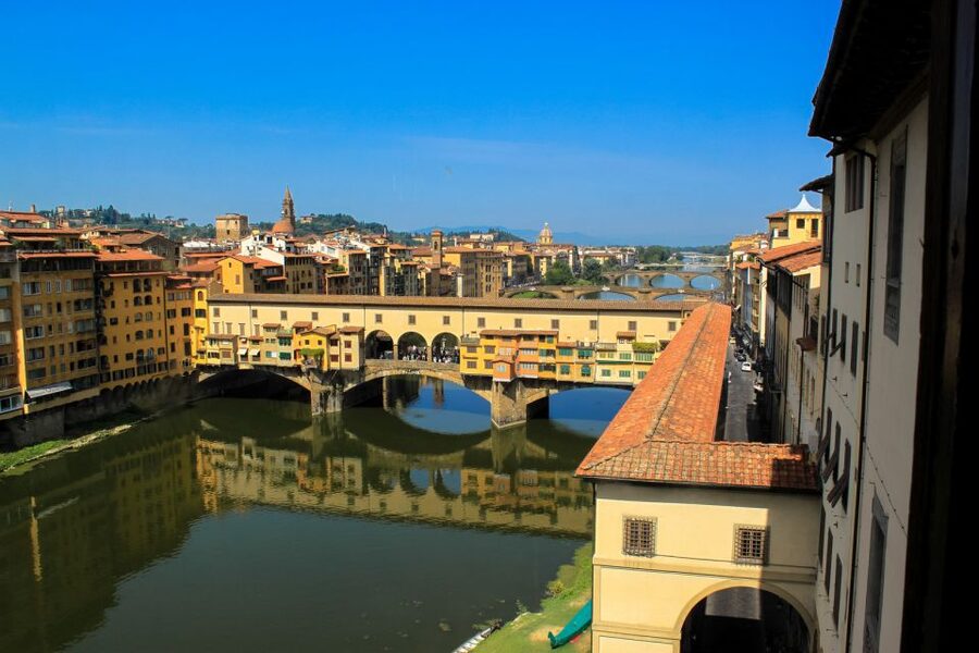 Florence: Uffizi Gallery Private Treasure Hunt for Families - Meeting the guide at the Neptune Fountain
