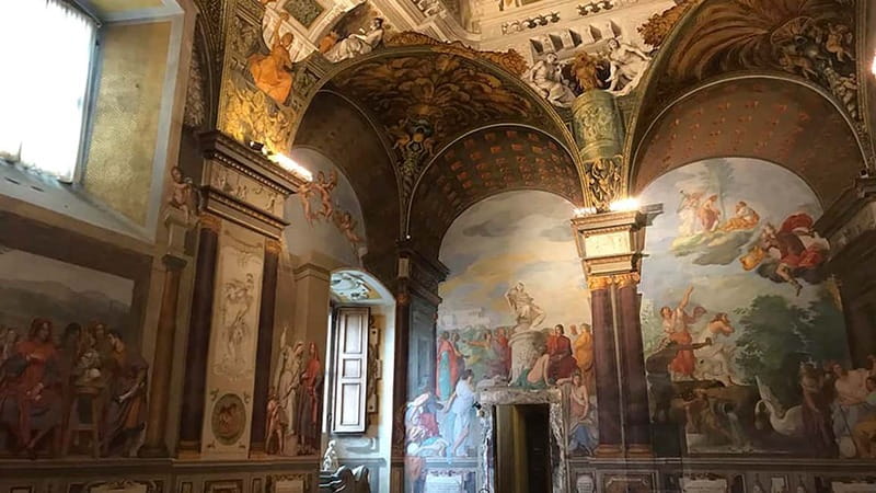 Florence: Uffizi, Pitti, Boboli and 7 Attractions 5-Day Pass - Your first stop: collecting tickets near Ponte Vecchio