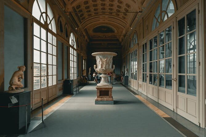 Florence: Uffizi Skip-the-Line Entry & Guided Tour - Inside the Uffizi: an organized route through Florence