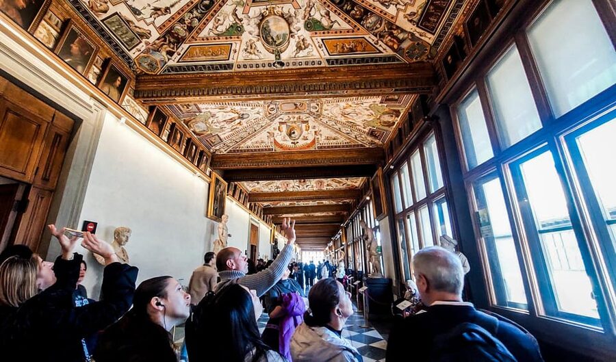 Florence: Uffizi Skip-the-Line Guided Tour - What a group of up to 25 feels like