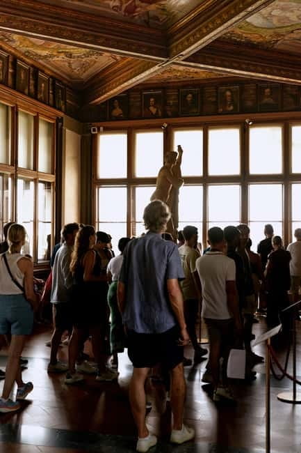 Florence: Uffizi Tour with an Art Expert Guide - Leonardo’s Annunciation and Michelangelo’s Tondo Doni