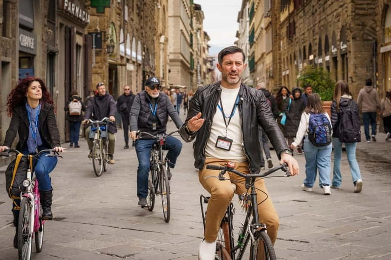Florence: Untold Bike tour with Roberto - Piazza della Repubblica and the first look at Florence
