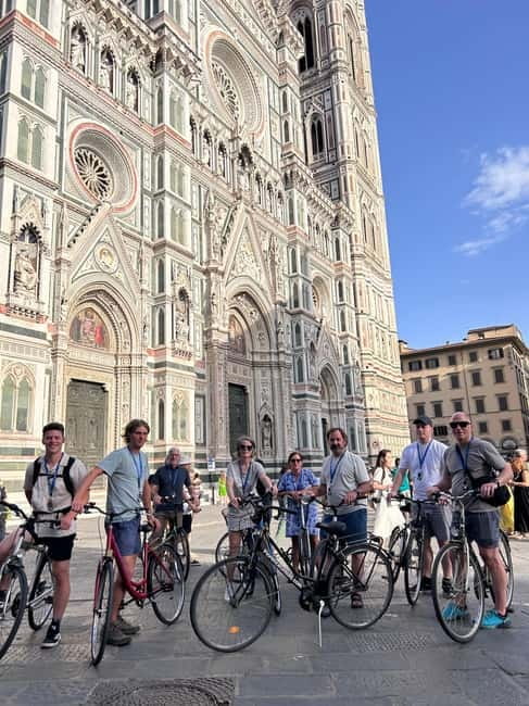 Florence: Untold Bike tour with Roberto - Piazza della Signoria and the wine-window tradition