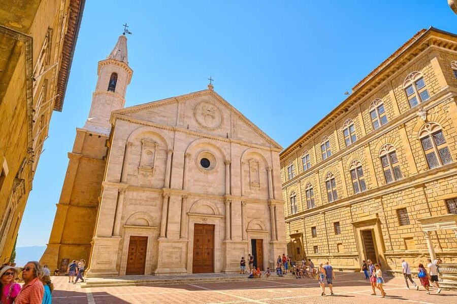Florence: Val d'Orcia Private Chauffeur-Driven Tour - What the private vehicle adds