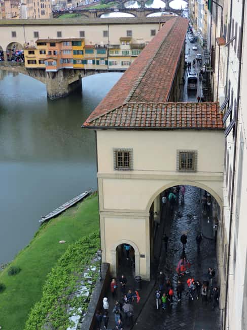 Florence: Vasari Corridor and Uffizi Gallery Exclusive Tour - Walking the 45-minute Vasari Corridor