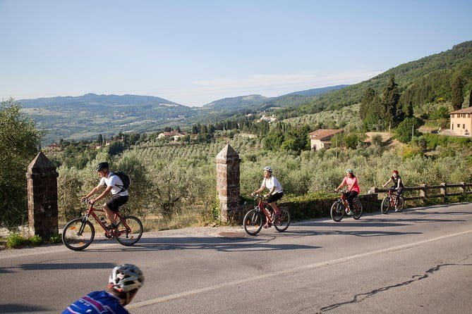 Florence Vintage Bike Tour–guided, small group or private option - Bikes, group size, and riding conditions