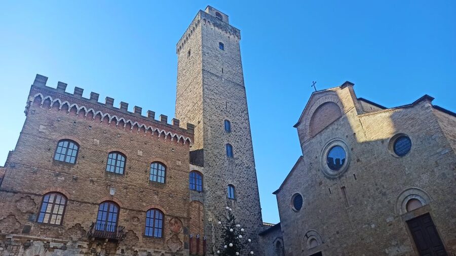 Florence: Volterra & San Gimignano Wine Tour with Lunch - The winery lunch: food, instruction, and a sales pitch