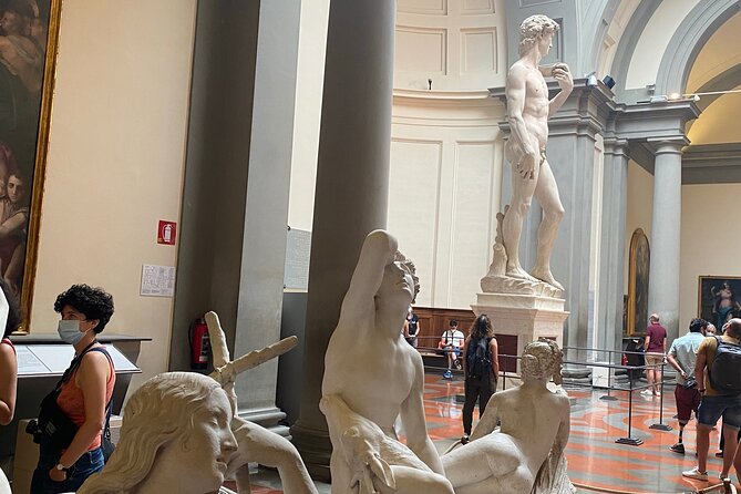 Florence: Whispers of the Renaissance walking tour - How the guide affects the experience