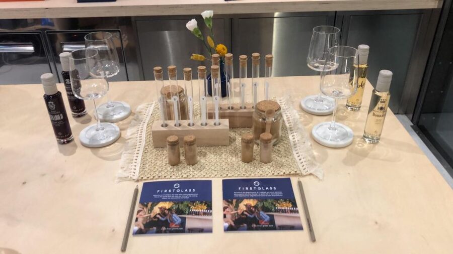 Florence: Wine-tasting Experience in Front of Ponte Vecchio - Snacks, water, and the social side