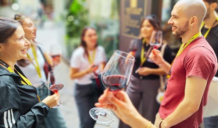 Florence: Wine Windows Walk with Wine Tasting and Appetizers - Key points to know before booking