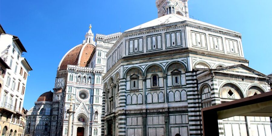 Florence: Wine Windows Walk with Wine Tasting and Appetizers - Timing, group size, and practical planning