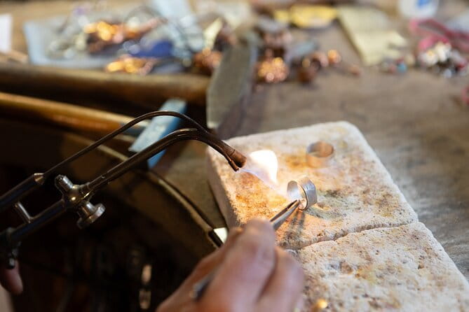 Forge your own wedding rings or friendship rings in Tuscany - Using family gold adds a powerful personal layer