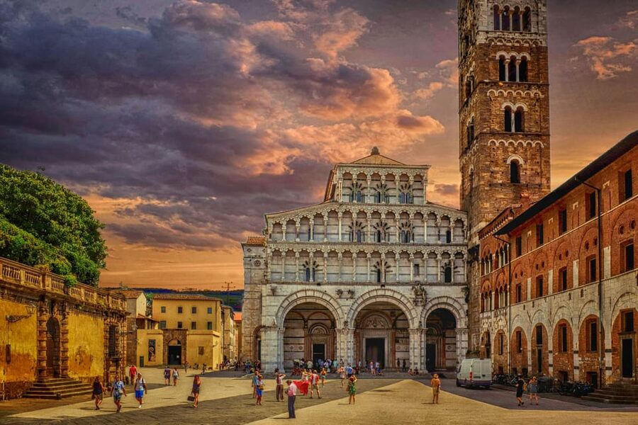 From Florence: Cinque Terre guided tour with Lucca - What the Private Tour Format Adds