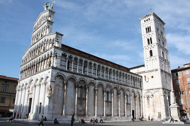 From Florence: Pisa & Lucca Day Tour with Buccellato Tasting - Languages and guide quality