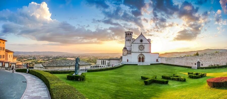 From Florence: Private Day Trip to Assisi and Cortona - The drive into Umbria