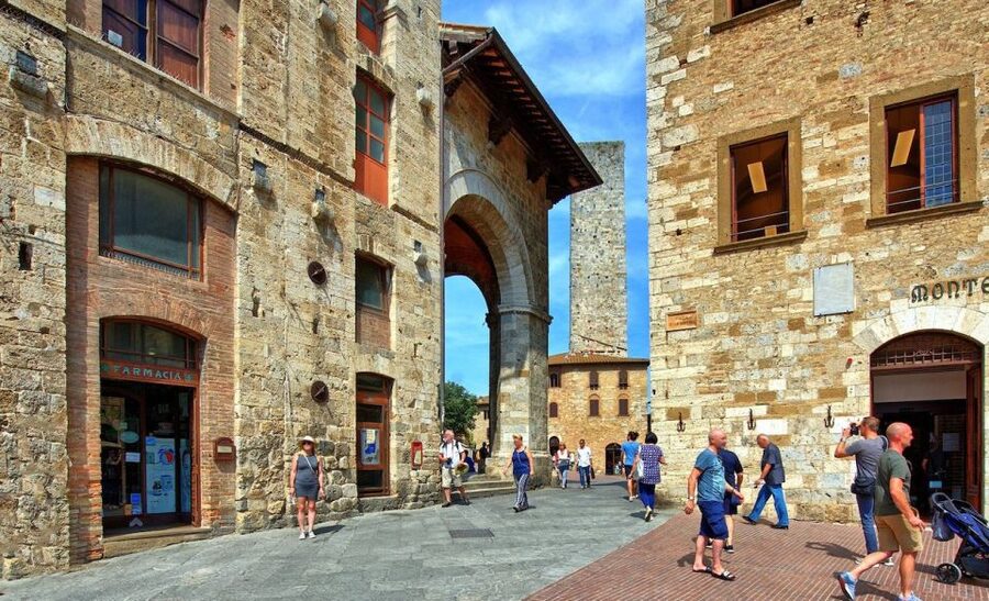 From Florence: PRIVATE Tour of San Gimignano and Volterra - Who should book this tour?