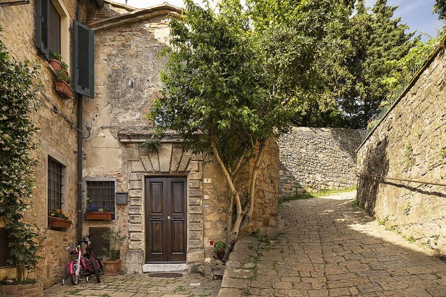 From Florence: PRIVATE Tour of San Gimignano and Volterra - The pace, group size, and value