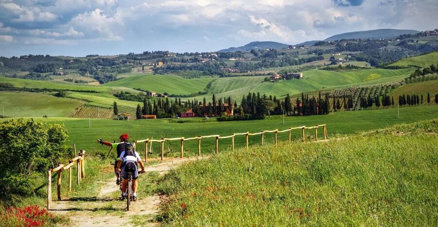 From Florence: Tuscany by E-Bike with Lunch and Wine Tasting - A pause in Castellina in Chianti