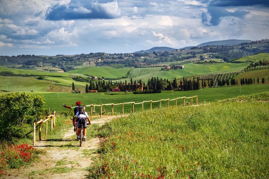 From Florence: Tuscany by E-Bike with Lunch and Wine Tasting - Riding an e-bike through Chianti