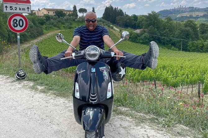 From San Gimignano: Tuscany Vespa Tour, Lunch & Wine Tasting - The first hour: testing the scooter and getting ready